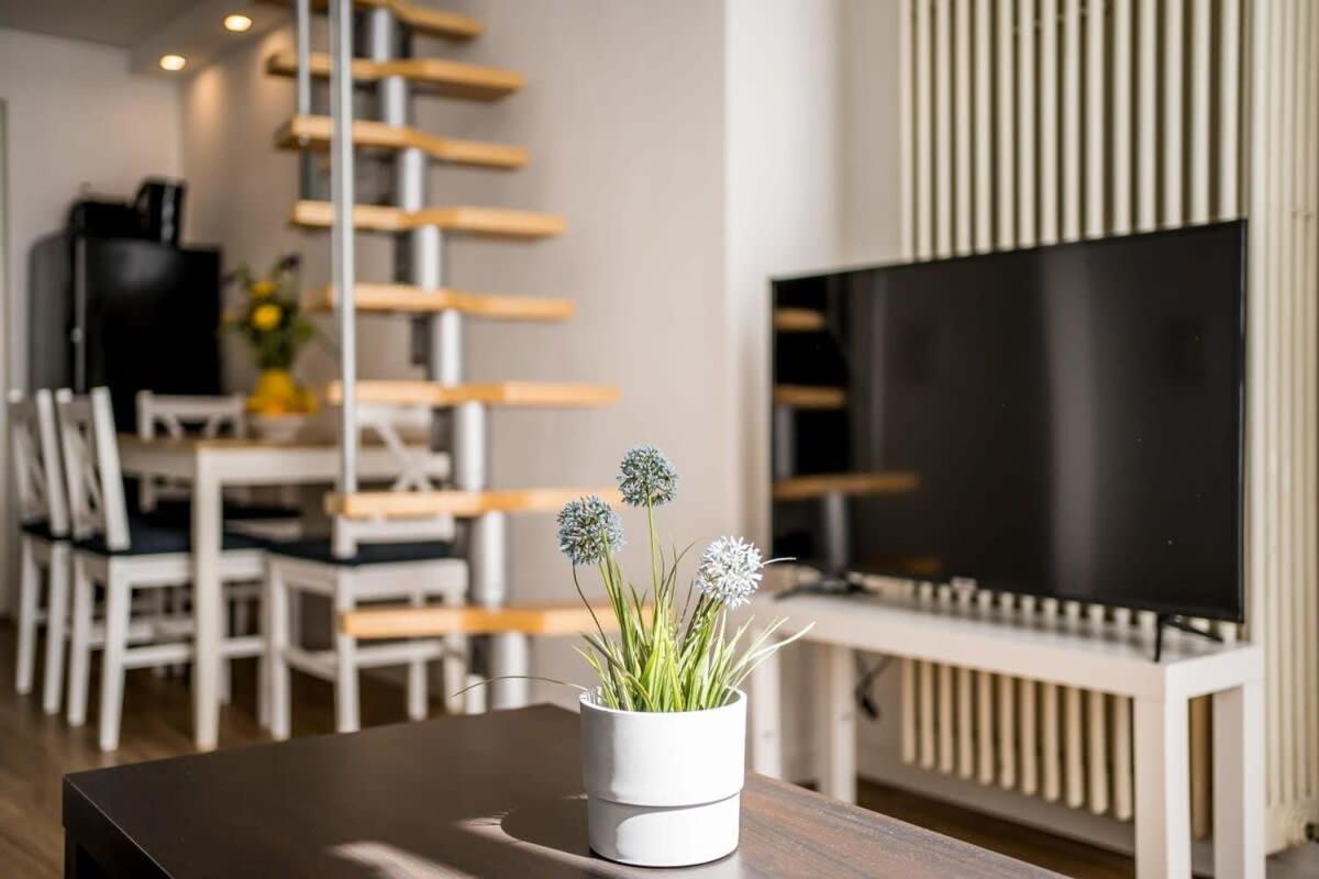 Industrial Loft In Berlin Mitte Apartment Exterior photo